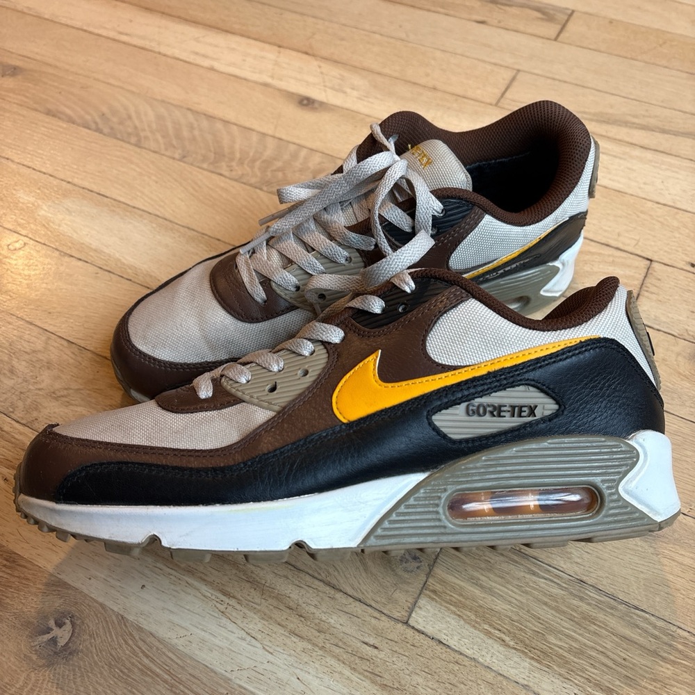 Nike Air Max 90
Gore-Tex Winterized Cacao Wow
Size 9 Men’s